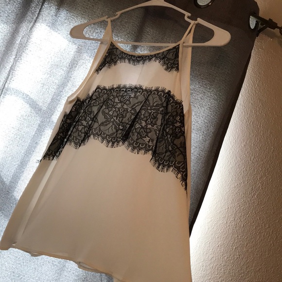 Eyelash lace keyhole chiffon tank - Picture 3 of 6